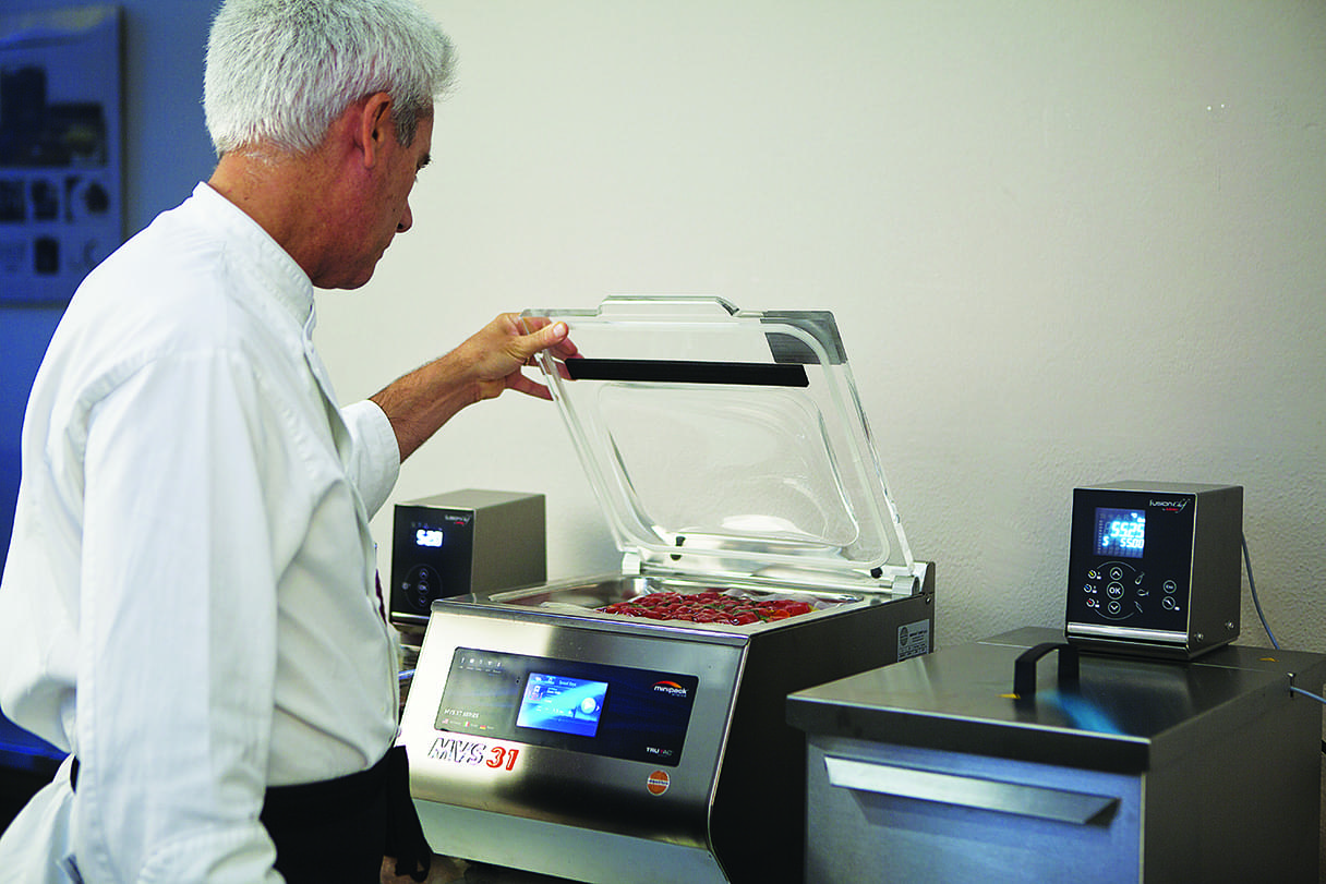 Chamber vacuum sealer: is a tabletop or trolley version better?